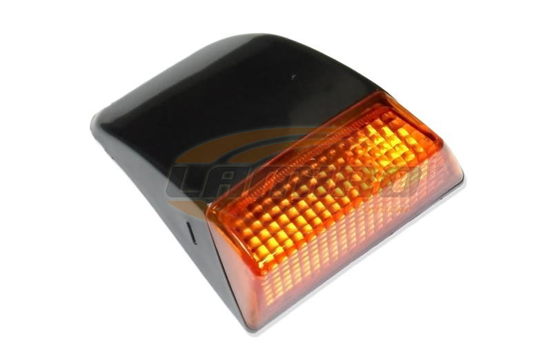 CORNER LAMP STRIP RH Fender plate